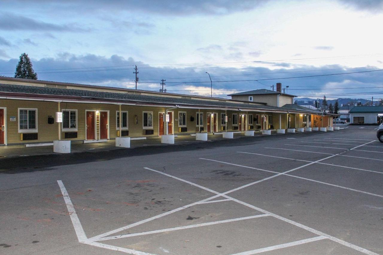 Rodeway Inn Medford South I-5 Εξωτερικό φωτογραφία